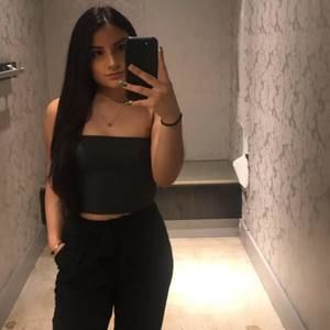 Meet your Posher, Caroline